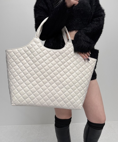 me+em select(ミームセレクト)の「【 A4収納可 】フェイクレザーキルティングトートバッグ / fake leather quilted tote bag(トートバッグ・レディース・ブラック/アイボリー・FREE)」の20枚目の写真
