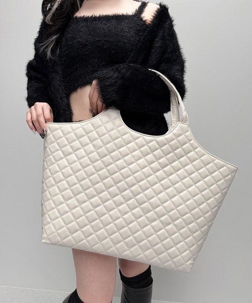 me+em select(ミームセレクト)の「【 A4収納可 】フェイクレザーキルティングトートバッグ / fake leather quilted tote bag(トートバッグ・レディース・ブラック/アイボリー・FREE)」の21枚目の写真