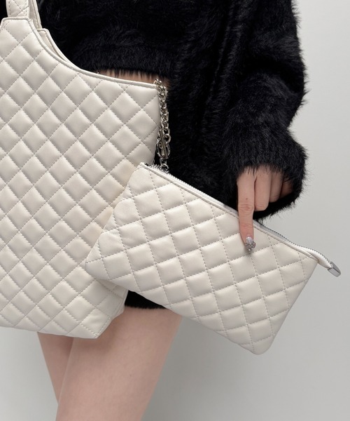 me+em select(ミームセレクト)の「【 A4収納可 】フェイクレザーキルティングトートバッグ / fake leather quilted tote bag(トートバッグ・レディース・ブラック/アイボリー・FREE)」の22枚目の写真