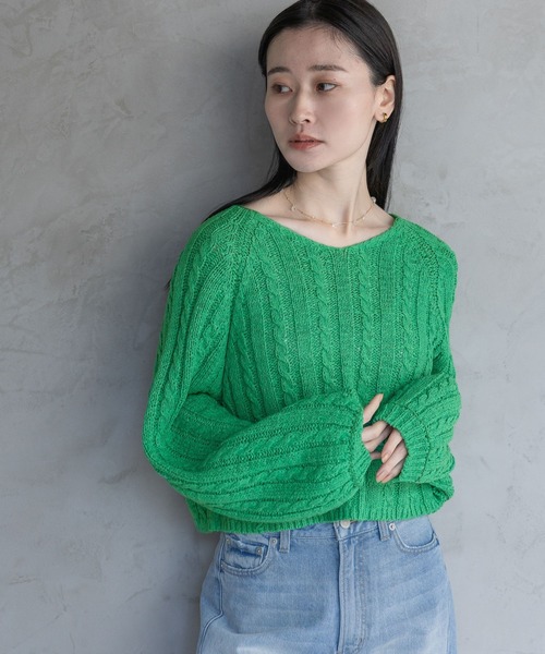 A part by（アパートバイ）の「ケーブルＶネックニットプルオーバー（ニット/セーター・レディース・イエロー系その他2/グリーン系その他4/オフホワイト・FREE）」の2枚目の写真