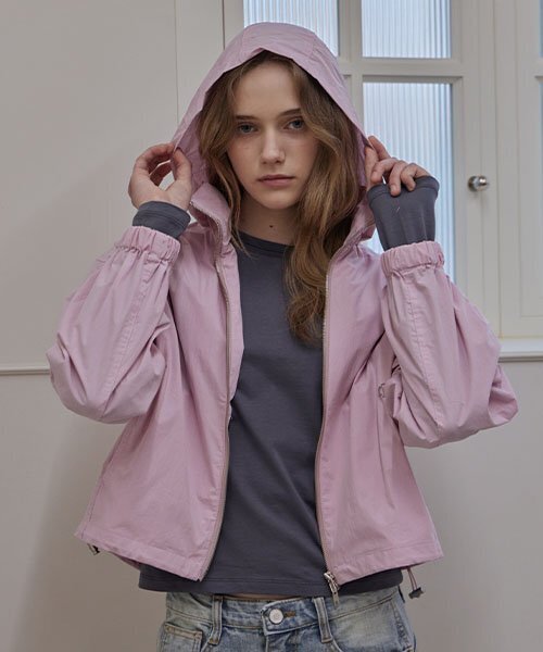 HAINT(ヘイント)の「LIGHT HIDDEN HOOD CROP JUMPER_2COLORS_PINK(ナイロンジャケット・レディース・ピンク・FREE)」の3枚目の写真