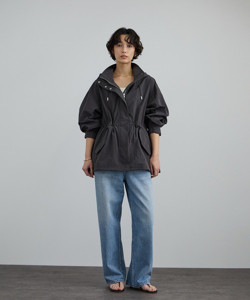 SALON adam et rope'（サロン アダム エ ロペ）の「【WEB限定】リップストップフードブルゾン/スタンドカラーマウンテンパーカー［軽量］（ブルゾン・レディース・オフホワイト/チャコールグレー・FREE）」の11枚目の写真