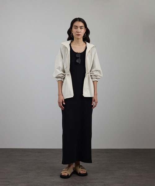 SALON adam et rope'（サロン アダム エ ロペ）の「【WEB限定】リップストップフードブルゾン/スタンドカラーマウンテンパーカー［軽量］（ブルゾン・レディース・オフホワイト/チャコールグレー・FREE）」の8枚目の写真