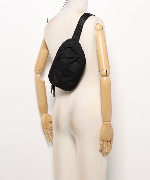 RVCA(ルーカ)の「【RVCA/ルーカ】 レディースショルダーバッグ/ルーカ ロゴワンポイント ナイロン ボディバッグ・ウエストポーチ(ボディバッグ/ウエストポーチ・レディース・ブラック・FREE)」の11枚目の写真