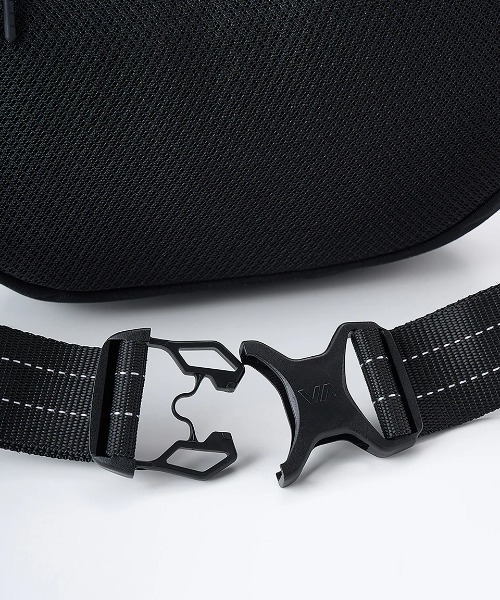 RVCA(ルーカ)の「【RVCA/ルーカ】 レディースショルダーバッグ/ルーカ ロゴワンポイント ナイロン ボディバッグ・ウエストポーチ(ボディバッグ/ウエストポーチ・レディース・ブラック・FREE)」の2枚目の写真