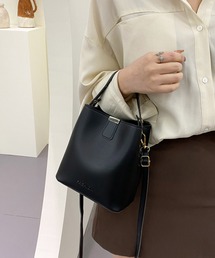 持ち方で印象が変わる万能デザイン 2WAYミニバケツショルダーバッグ