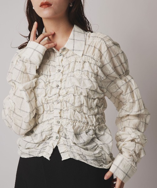 W:Huku(フーク)の「コットン ガーゼ シャーリング シャツ ブラウス / Cotton Gauze Shirring Shirt Blouse(シャツ/ブラウス・レディース・アイボリー/ダークネイビー/ブラウン/ホワイト・FREE)」の4枚目の写真