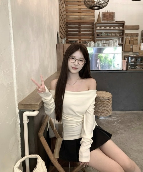 ViViDAY（ビビデー）の「ワンショルダーサイドリボン付き長袖カットソー（Tシャツ/カットソー・レディース・ブラック/ホワイト/グレー・M）」の21枚目の写真