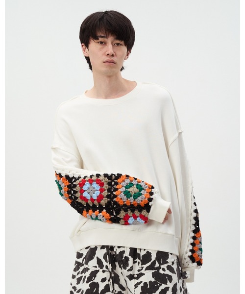 DISCOVERED（ディスカバード）の「CROCHET SLEEVE SWEAT（スウェット・メンズ・ブラック/グレー/ホワイト・LARGE/SMALL）」の2枚目の写真
