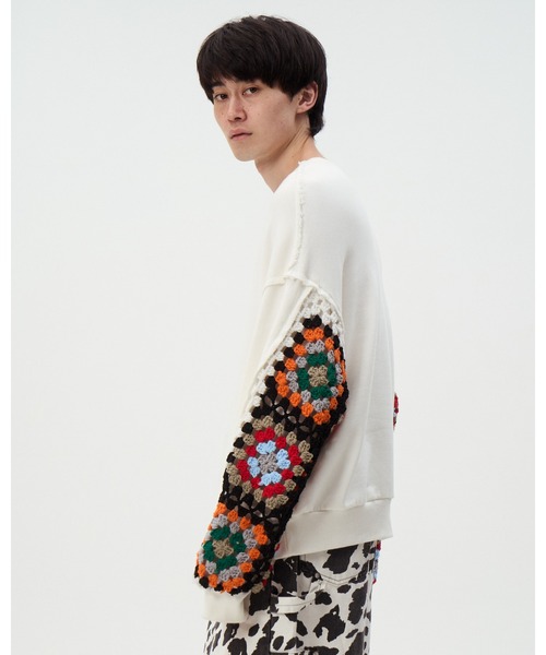DISCOVERED（ディスカバード）の「CROCHET SLEEVE SWEAT（スウェット・メンズ・ブラック/グレー/ホワイト・LARGE/SMALL）」の4枚目の写真