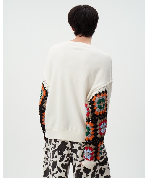 DISCOVERED（ディスカバード）の「CROCHET SLEEVE SWEAT（スウェット・メンズ・ブラック/グレー/ホワイト・LARGE/SMALL）」の5枚目の写真