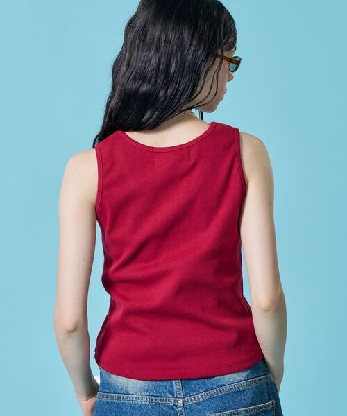 SEQUENZ(シークエンズ)の「※WEB限定 / テレコ生地 / レディースヘンリーネックタンクトップ /sqnz blur logo henley tank top(タンクトップ・レディース・ブラック/バーガンディー/ホワイト/ネイビー・MEDIUM/SMALL)」の16枚目の写真
