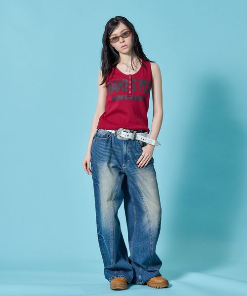 SEQUENZ(シークエンズ)の「※WEB限定 / テレコ生地 / レディースヘンリーネックタンクトップ /sqnz blur logo henley tank top(タンクトップ・レディース・ブラック/バーガンディー/ホワイト/ネイビー・MEDIUM/SMALL)」の17枚目の写真