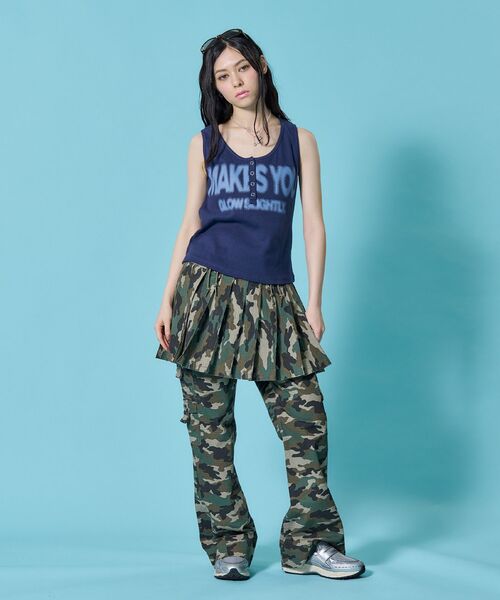SEQUENZ(シークエンズ)の「※WEB限定 / テレコ生地 / レディースヘンリーネックタンクトップ /sqnz blur logo henley tank top(タンクトップ・レディース・ブラック/バーガンディー/ホワイト/ネイビー・MEDIUM/SMALL)」の21枚目の写真