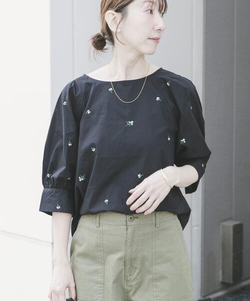 ITEMS URBANRESEARCH（アイテムズ アーバンリサーチ）の「タックスリーブ刺シュウブラウス（シャツ/ブラウス・レディース・ブラック/ベージュ・FREE）」の6枚目の写真