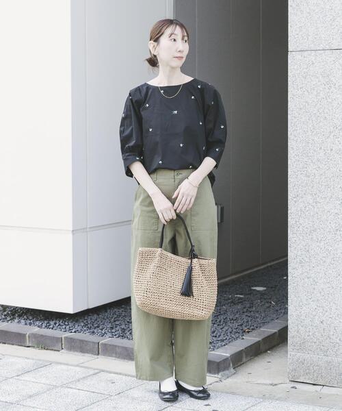 ITEMS URBANRESEARCH（アイテムズ アーバンリサーチ）の「タックスリーブ刺シュウブラウス（シャツ/ブラウス・レディース・ブラック/ベージュ・FREE）」の7枚目の写真