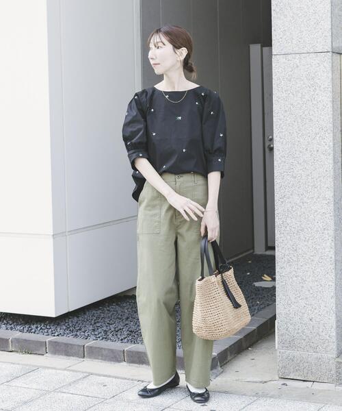 ITEMS URBANRESEARCH（アイテムズ アーバンリサーチ）の「タックスリーブ刺シュウブラウス（シャツ/ブラウス・レディース・ブラック/ベージュ・FREE）」の8枚目の写真