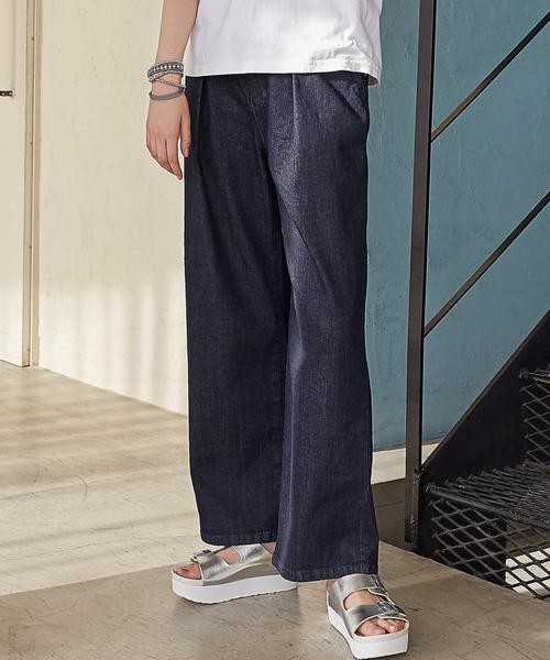 green label relaxing（グリーンレーベルリラクシング）の「CB INDIGOインタック テーパード パンツ◆（デニムパンツ・レディース・ライトブルー/ネイビー・38/40/36）」の2枚目の写真