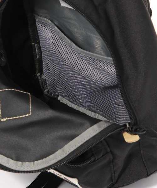 THE NORTH FACE（ザノースフェイス）の「【THE NORTH FACE(ザ・ノース・フェイス)】バークレーミニ(KIDS)（バックパック/リュック・キッズ・ベージュ/レッド/ブラック/ネイビー・FREE）」の12枚目の写真