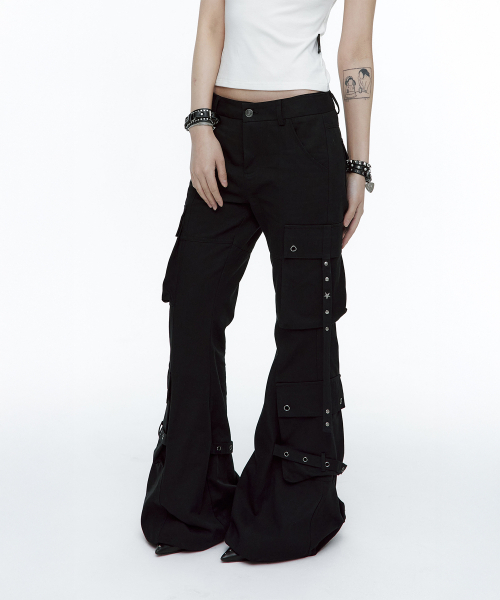 ROUGHNECK(ラフネック)の「ブーツカットカーゴストラップパンツブラック(その他パンツ・レディース・その他・SMALL/MEDIUM)」の1枚目の写真