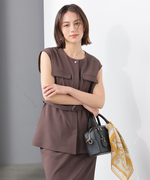 GLACIER lusso(グラシアルッソ)の「ベルト付ノーカラージレ(ベスト・レディース・ベージュ系/ブラウン/ネイビー・LL/L/S/M)」の22枚目の写真