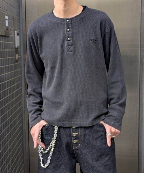 A'gem(エージェム)の「A'GEM/9 × .kom 『A'gem/エージェム』Bone Print Henley Neck Long Sleeve/ボーンプリントヘンリーネックロングスリーブ(Tシャツ/カットソー・メンズ・アイボリー/チャコールグレー・FREE)」の3枚目の写真