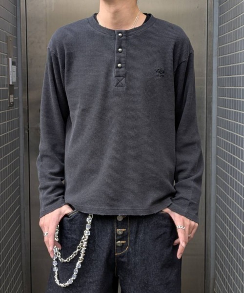A'gem(エージェム)の「A'GEM/9 × .kom 『A'gem/エージェム』Bone Print Henley Neck Long Sleeve/ボーンプリントヘンリーネックロングスリーブ(Tシャツ/カットソー・メンズ・アイボリー/チャコールグレー・FREE)」の5枚目の写真