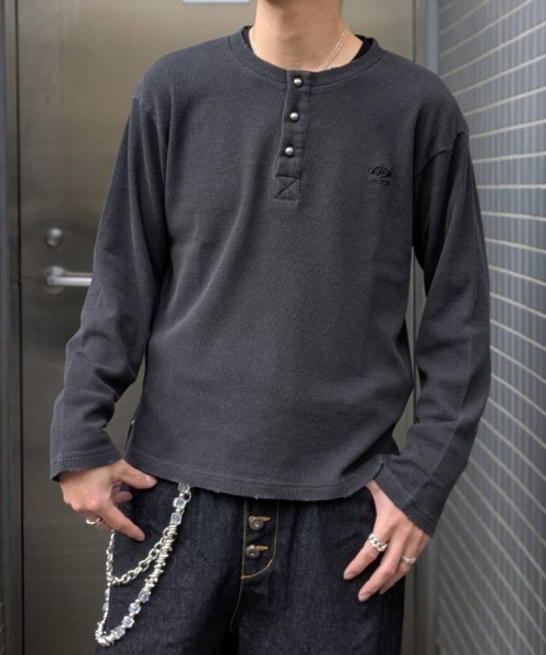 A'gem(エージェム)の「A'GEM/9 × .kom 『A'gem/エージェム』Bone Print Henley Neck Long Sleeve/ボーンプリントヘンリーネックロングスリーブ(Tシャツ/カットソー・メンズ・アイボリー/チャコールグレー・FREE)」の4枚目の写真
