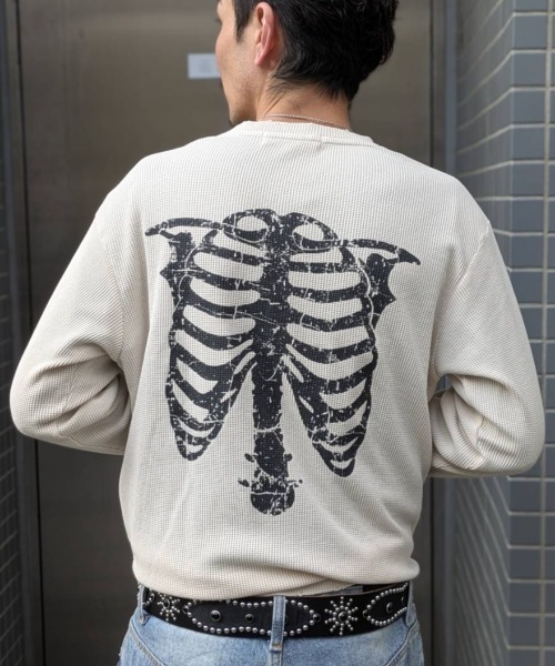 A'gem(エージェム)の「A'GEM/9 × .kom 『A'gem/エージェム』Bone Print Henley Neck Long Sleeve/ボーンプリントヘンリーネックロングスリーブ(Tシャツ/カットソー・メンズ・アイボリー/チャコールグレー・FREE)」の15枚目の写真