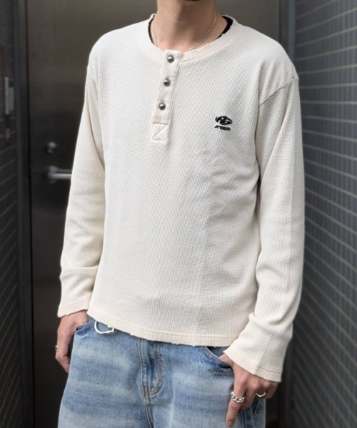 A'gem(エージェム)の「A'GEM/9 × .kom 『A'gem/エージェム』Bone Print Henley Neck Long Sleeve/ボーンプリントヘンリーネックロングスリーブ(Tシャツ/カットソー・メンズ・アイボリー/チャコールグレー・FREE)」の9枚目の写真