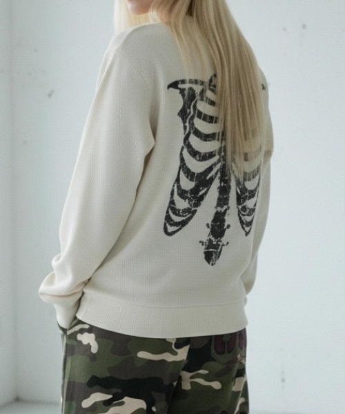 A'gem(エージェム)の「A'GEM/9 × .kom 『A'gem/エージェム』Bone Print Henley Neck Long Sleeve/ボーンプリントヘンリーネックロングスリーブ(Tシャツ/カットソー・メンズ・アイボリー/チャコールグレー・FREE)」の17枚目の写真