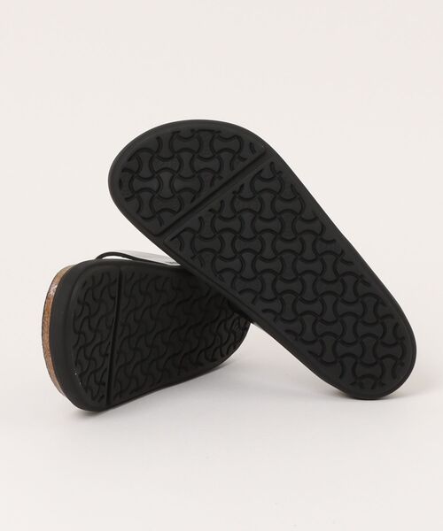 BIRKENSTOCK（ビルケンシュトック）の「ビルケンシュトック 1031817 Gizeh Droplet Buckle HEX HiShine Black【Rrgular幅】/ ギゼ ドロップレットバックル ブラック（スリッポン・レディース・ブラック・41/37/43/42/40/38）」の3枚目の写真