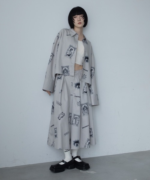 VACANCY(ヴァカンシー)の「タロット柄ストライプタックワイドハーフパンツ(スラックス・レディース・チャコールグレー/グレイッシュベージュ・LARGE/MEDIUM/SMALL)」の3枚目の写真