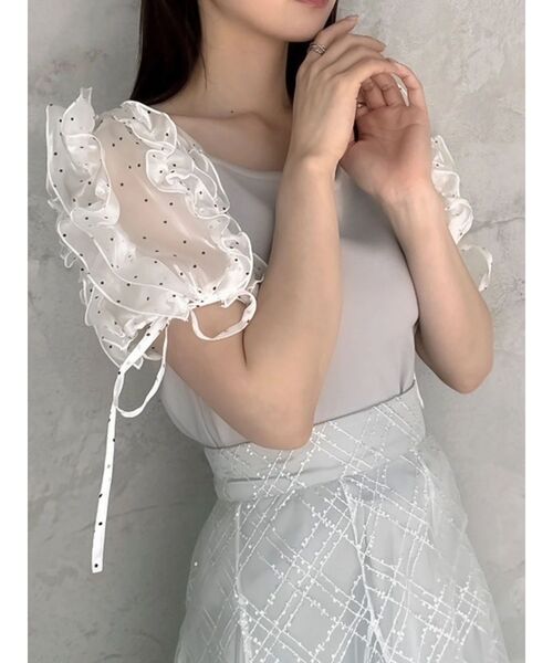 dazzlin(ダズリン)の「ショルダーボリュームフリルカットプルオーバー(Tシャツ/カットソー・レディース・オフホワイト/ピンク/グレー/ブラック・FREE)」の4枚目の写真