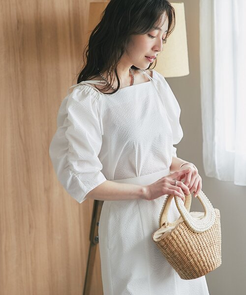 La boutique BonBon(ラブティックボンボン)の「【接触冷感・清楚系オフショル】サッカースクエアネックパワショル5分袖ブラウス(シャツ/ブラウス・レディース・ホワイト/サックスブルー/ブラック・FREE)」の12枚目の写真