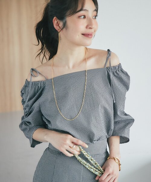 La boutique BonBon(ラブティックボンボン)の「【接触冷感・清楚系オフショル】サッカースクエアネックパワショル5分袖ブラウス(シャツ/ブラウス・レディース・ホワイト/サックスブルー/ブラック・FREE)」の21枚目の写真