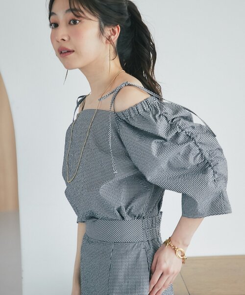 La boutique BonBon(ラブティックボンボン)の「【接触冷感・清楚系オフショル】サッカースクエアネックパワショル5分袖ブラウス(シャツ/ブラウス・レディース・ホワイト/サックスブルー/ブラック・FREE)」の22枚目の写真