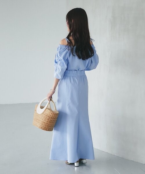 La boutique BonBon(ラブティックボンボン)の「【接触冷感・清楚系オフショル】サッカースクエアネックパワショル5分袖ブラウス(シャツ/ブラウス・レディース・ホワイト/サックスブルー/ブラック・FREE)」の6枚目の写真