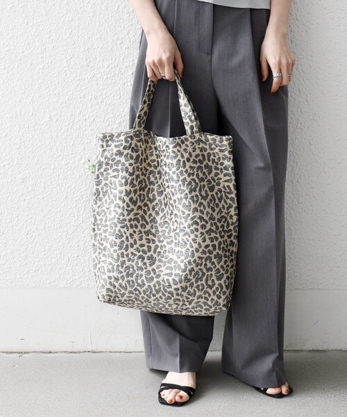 BINDU（ビンドゥー）の「BINDU: A4 レオパード ジャカード トート バッグ（トートバッグ・レディース・シルバー/ゴールド・ONE SIZE）」の10枚目の写真