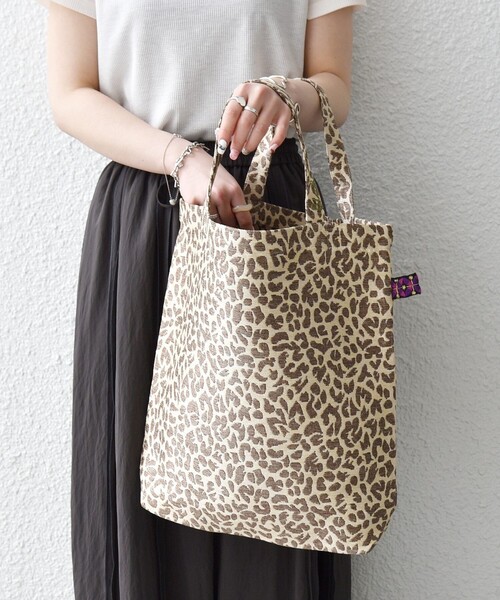 BINDU（ビンドゥー）の「BINDU: A4 レオパード ジャカード トート バッグ（トートバッグ・レディース・シルバー/ゴールド・ONE SIZE）」の8枚目の写真