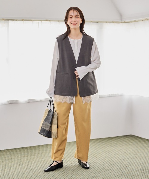 studio CLIP（スタディオクリップ）の「マルチWAY裾レースシングルベスト（ベスト・レディース・チャコール・FREE）」の3枚目の写真