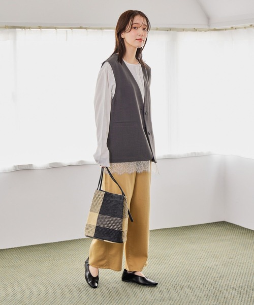 studio CLIP（スタディオクリップ）の「マルチWAY裾レースシングルベスト（ベスト・レディース・チャコール・FREE）」の4枚目の写真