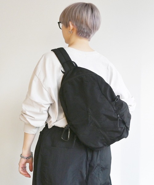 NOIR(ノワール)の「light sling bag(メッセンジャーバッグ・メンズ・ブラック系その他/ブラック・FREE)」の1枚目の写真