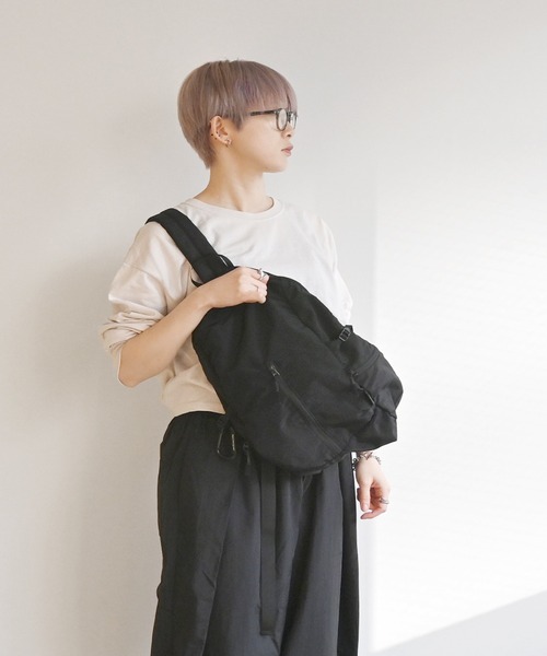 NOIR(ノワール)の「light sling bag(メッセンジャーバッグ・メンズ・ブラック系その他/ブラック・FREE)」の11枚目の写真