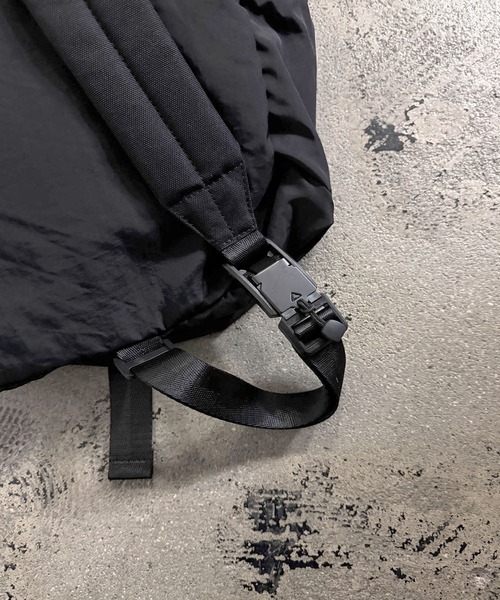 NOIR(ノワール)の「light sling bag(メッセンジャーバッグ・メンズ・ブラック系その他/ブラック・FREE)」の10枚目の写真