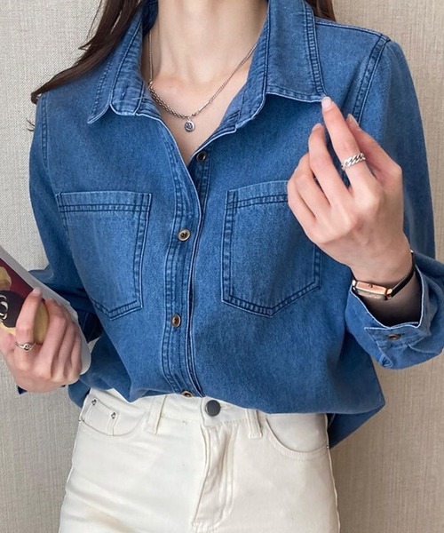 Amulet(アミュレット)の「さわやかな色合いでコーデを明るく! デニム風ベーシックシャツ(シャツ/ブラウス・レディース・ブルー/ライトブルー・XL/L/M/S)」の17枚目の写真