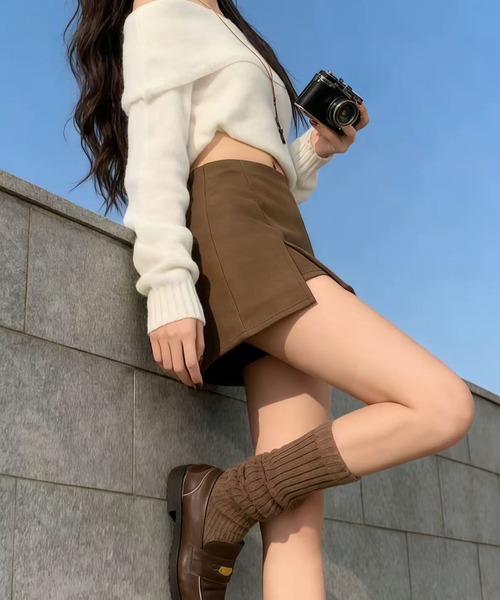 AsheKsha(アシクシャ)の「ミラードレトロサイドスリットミニスカート(スカート・レディース・ブラウン・M)」の4枚目の写真
