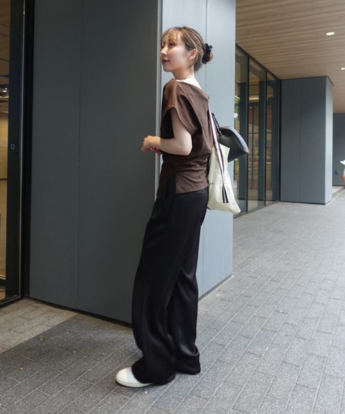 CLOSED(クローズド)の「《NOBLE別注カラー》CLOSED/クローズド Off Shoulder top(Tシャツ/カットソー・レディース・アイボリー/ブラウン・SMALL)」の18枚目の写真