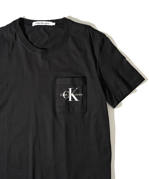 Calvin Klein(カルバン・クライン)の「【Calvin Klein】J30J320936/Tシャツ(Tシャツ/カットソー・メンズ・ブラック/ホワイト・XXL/XL/L/M)」の1枚目の写真