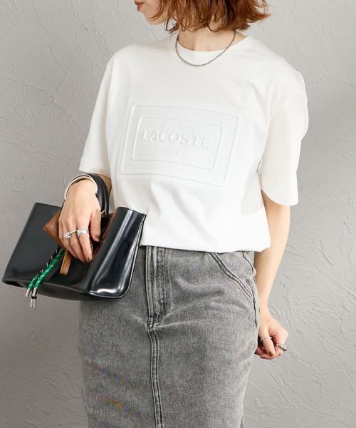 LACOSTE（ラコステ）の「[LACOSTE/ラコステ] エンボスロゴ ショートスリーブTシャツ（Tシャツ/カットソー・レディース・ホワイト/ネイビー・L/M/S）」の2枚目の写真